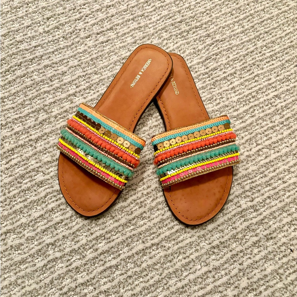 Flat slide sandals, size 6 (Euro size 36).